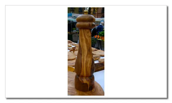 Pepper Mill in Olive Wood 20cm