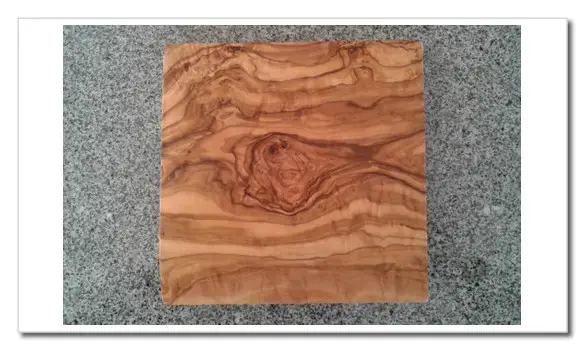 Cutting board in olive wood